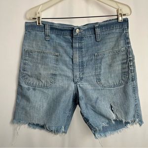 1970s VTG Wrangler shorts (wwii dungaree style pockets) size 34 light wash